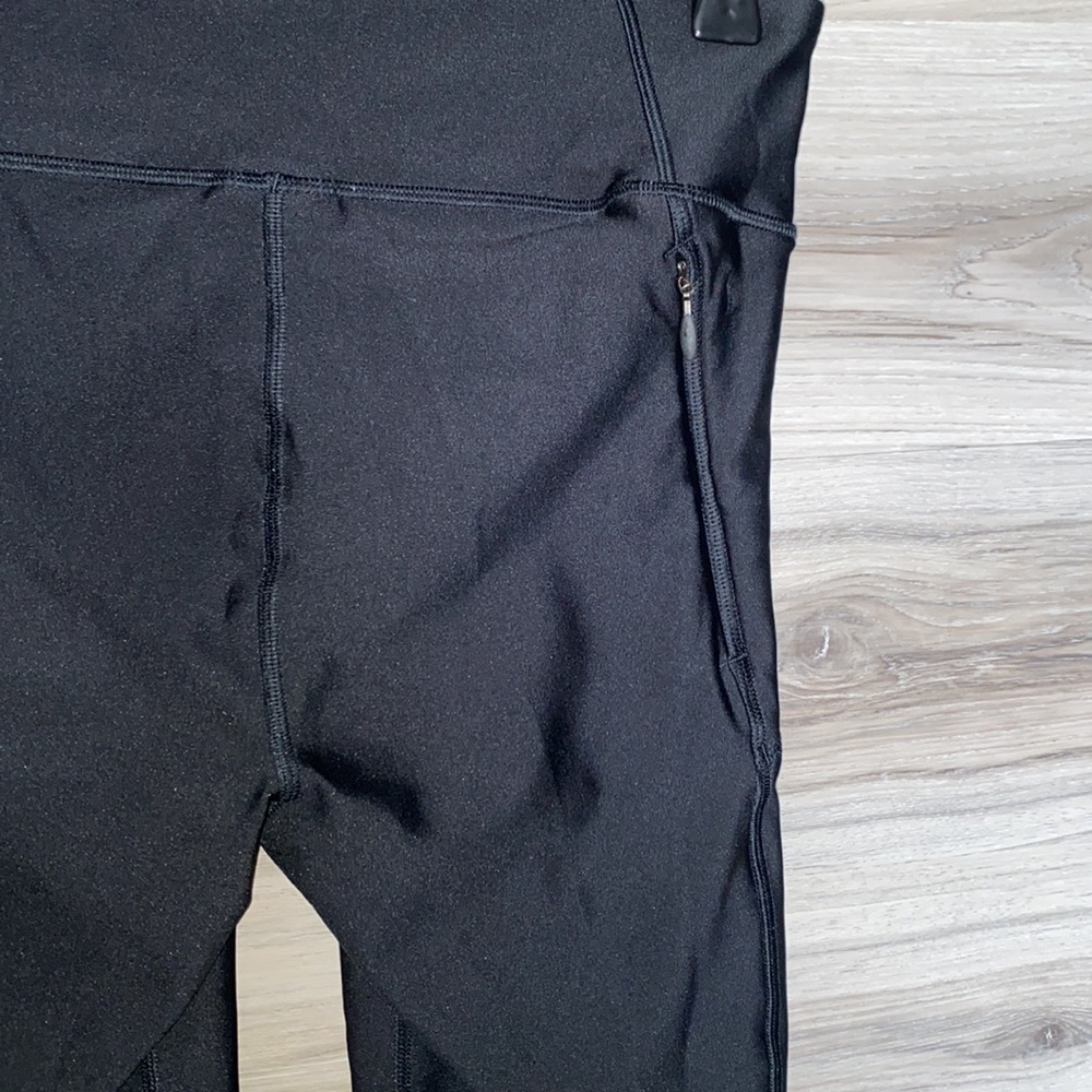 EUC- Women’s Under Armour Athletic Leggings Capris, S - Picture 5 of 5